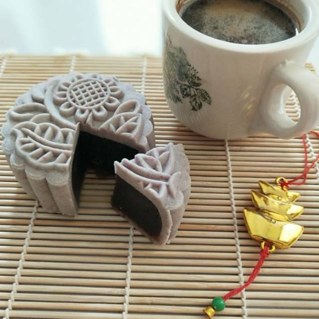 

Snowskin mooncake red bean 125gr 1 kotak isi 4pc
