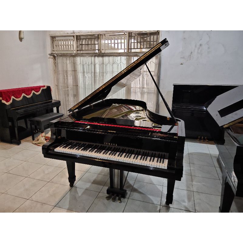 Grand Piano Yamaha B C7 Hitam