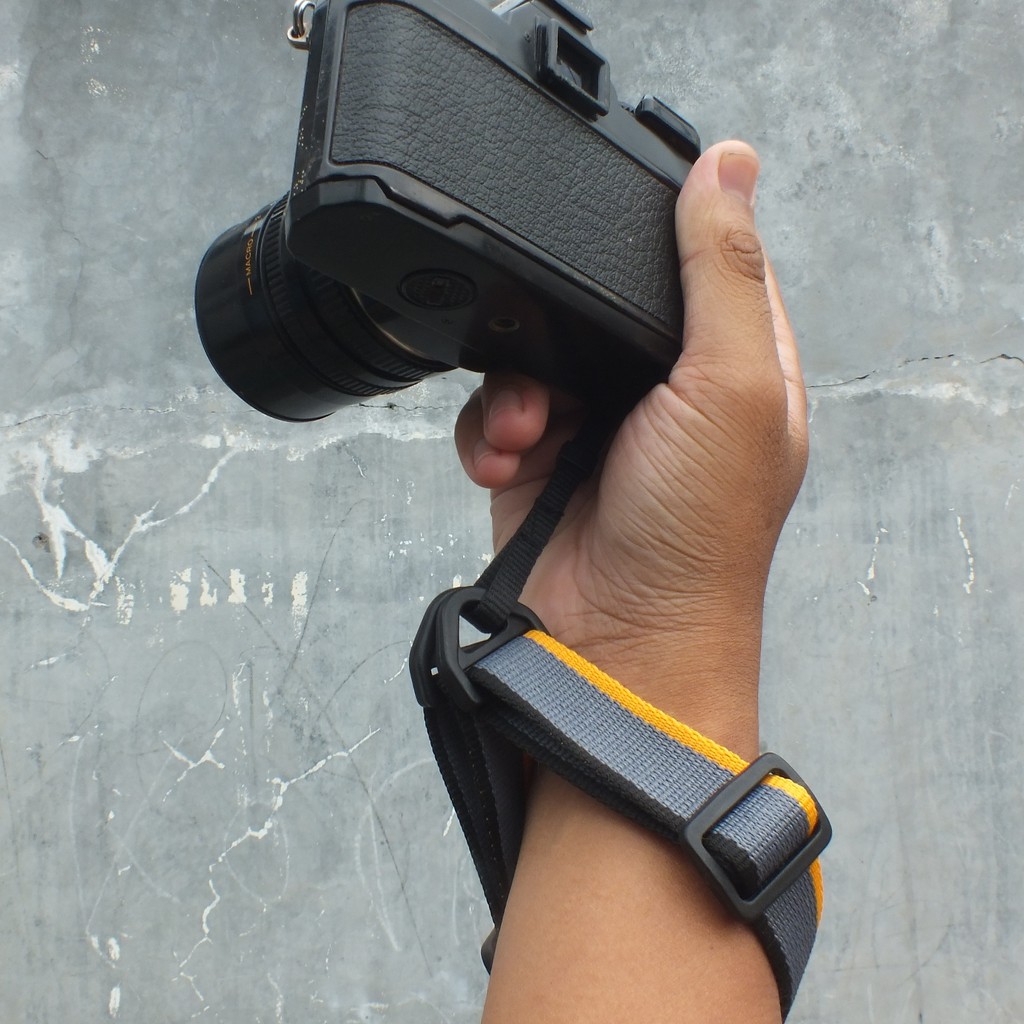 hand wrist strap camera / tali kamera webing motif pola salur garis