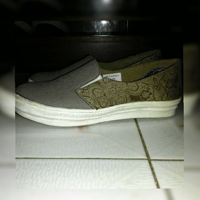 Sepatu cats cewe