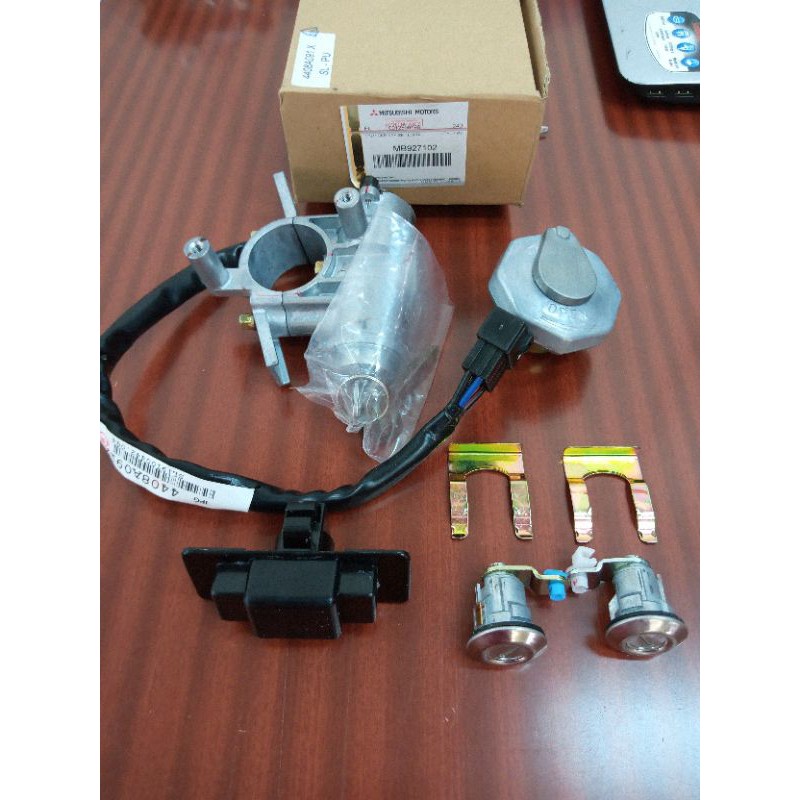 Kunci Kontak L300 set Original Mitsubishi MB927102