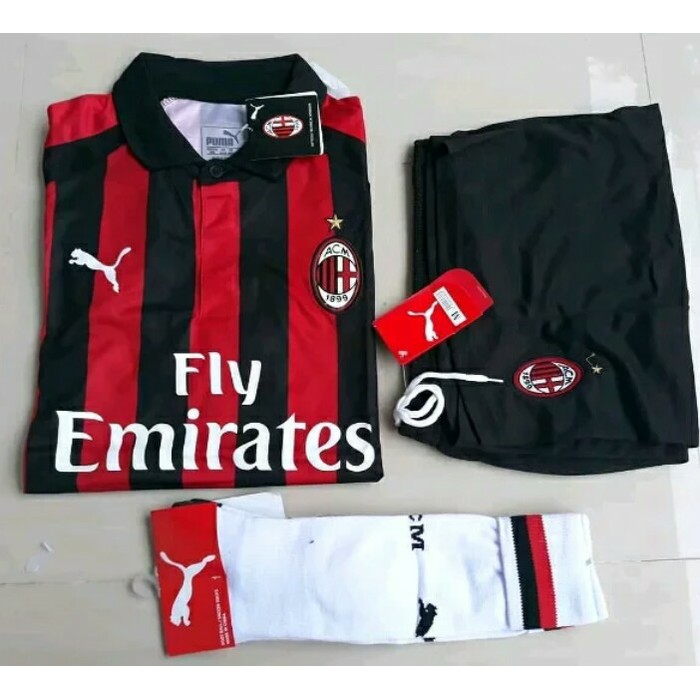 Terlaris 1 Set Jersey Baju Kaos Kaki Celana Obral Ac Milan Home 18/19 Grade Ori |