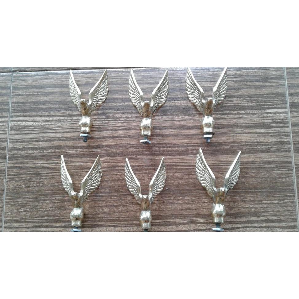 maskot sayap garuda terbang besar