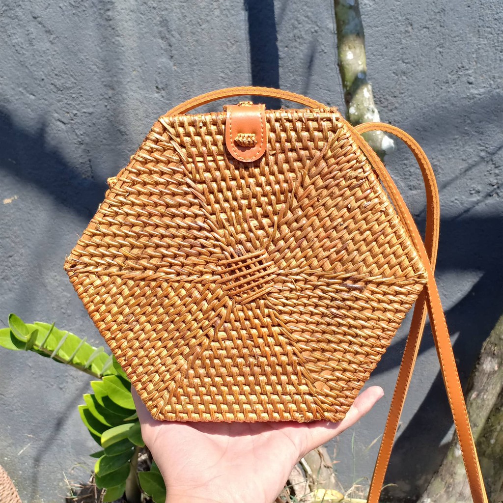 Tas Rotan Segienam Hexagon Selempang Bulat Bali