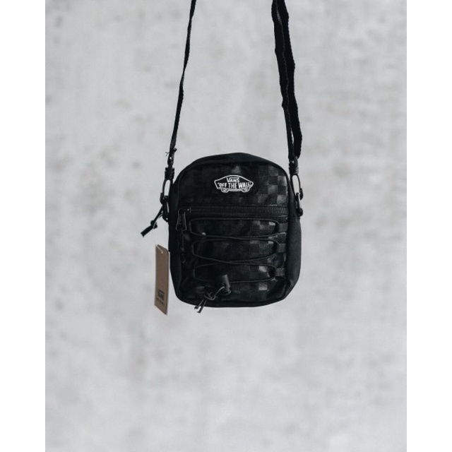 vans sliungbag checkerboard black