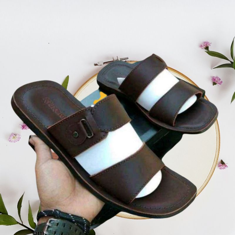 /Dmors/Sandal Kulit Pria Dewasa Cowo Laki Selop Slop original Kekinian Keren Kasual casual coklat tua 39-40-41-42-43 100 %Asli