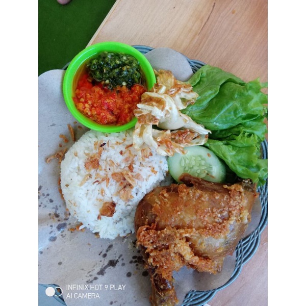 

ayam kremes Sambel ijo dan sambel merah fariz'ia