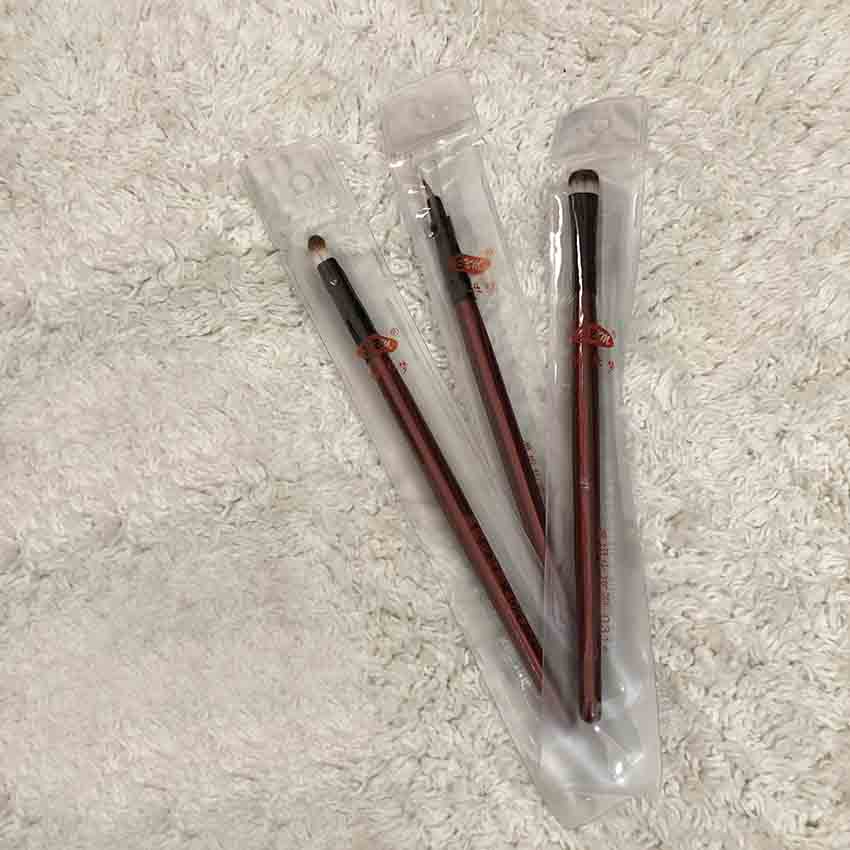 KUAS / BRUSH Eyeshadow /Shader Brush / bend eyeliner Makeup-1pcs