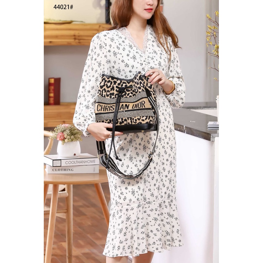 DR 44021 Bucket Bag Mizza &amp; Oblique Embroidery Womens Bag