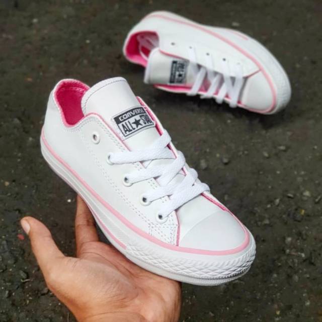 Converse all star chuck taylor low white pink.