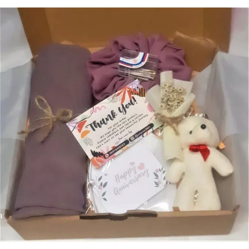 

Hampers Hadiah Kado Ulang Tahun / Gift Box Cewek Hijab Ulang Tahun Lebaran Wisuda