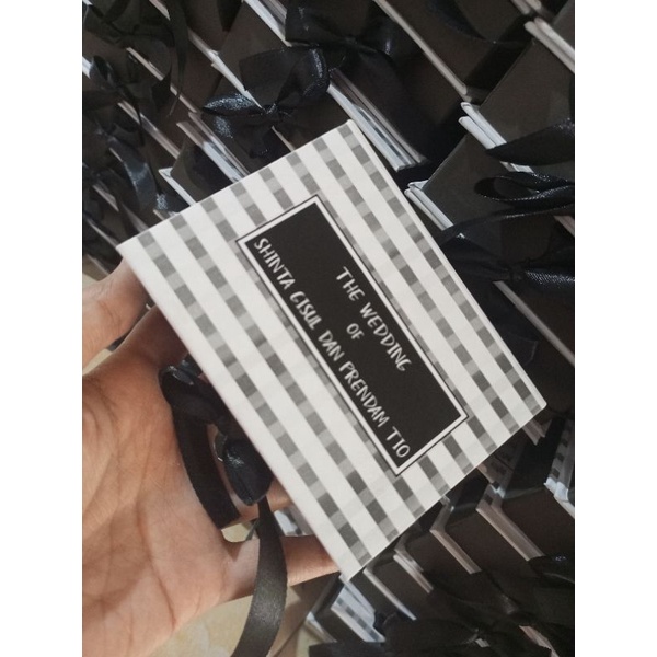 

box custom emas souvenir kalung parfum