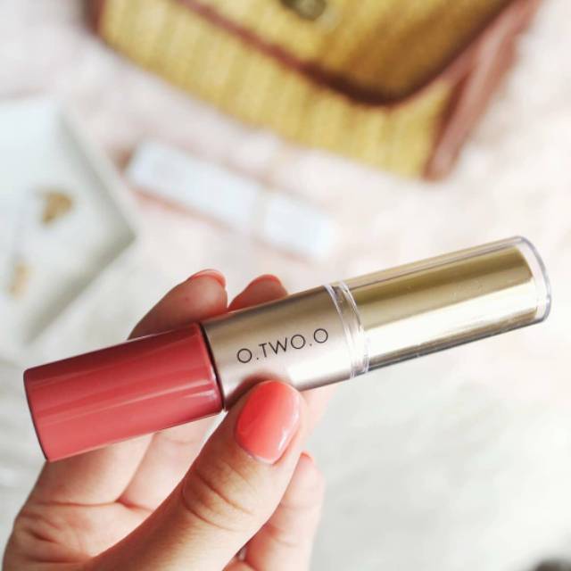 O.TWO.O MATTE LIPSTICK ORIGINAL O.TWO.O LIPSTIK O.TWO.O  GLOD 2IN1 MATE O.TWO.O ASLI