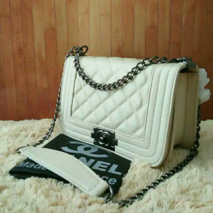 Terbatas Tas Sling Bag Wanita Chanel Boy Mini Kecil 25 Warna Cream Beige Ivory