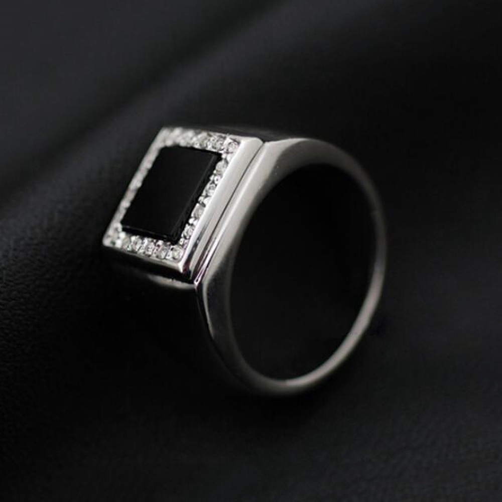 Cincin Pria Bahan Titanium Steel Warna Silver Hias Batu Permata Hitam Bentuk Kotak Untuk Pernikahan