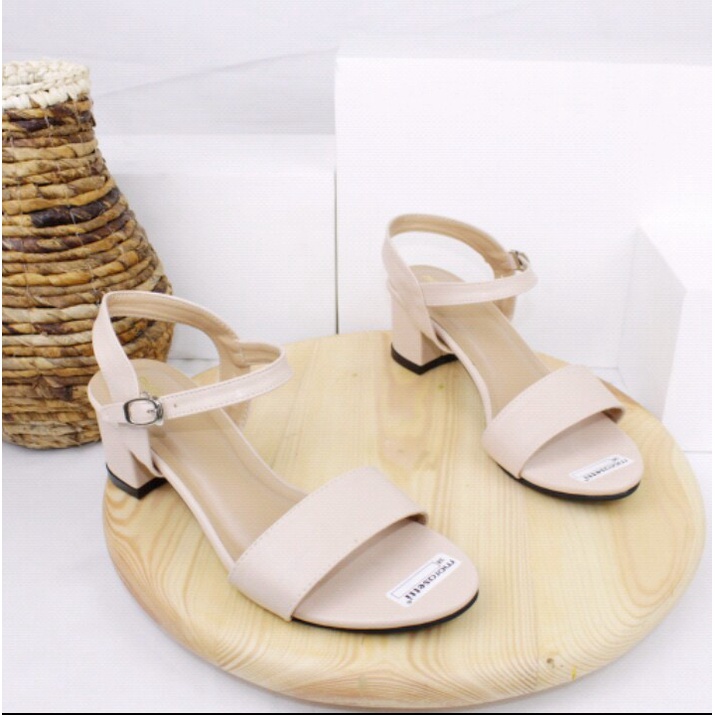 Sandal wanita hels chunky hak 5cm ban satu tali RB-0040