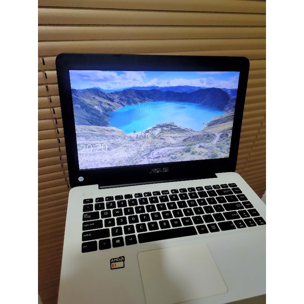 Laptop Asus AMD E1 RAM 4 GB HDD 500 GB Muluss