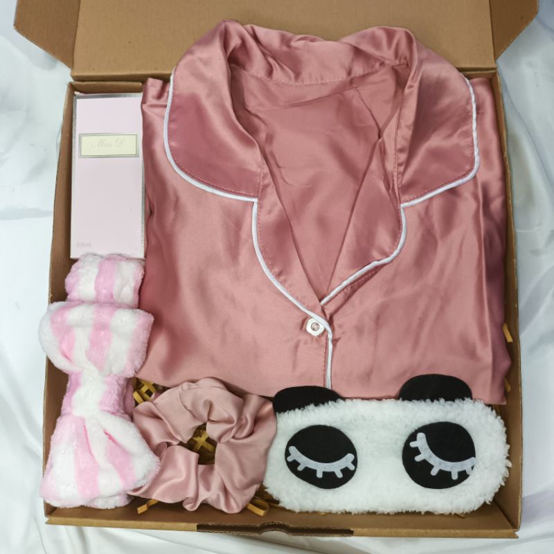 KADO PIYAMA CEWEK / WEDDING HAMPERS [KDW063] GIFTBOX PACAR / GRADUATION / KADO IBU