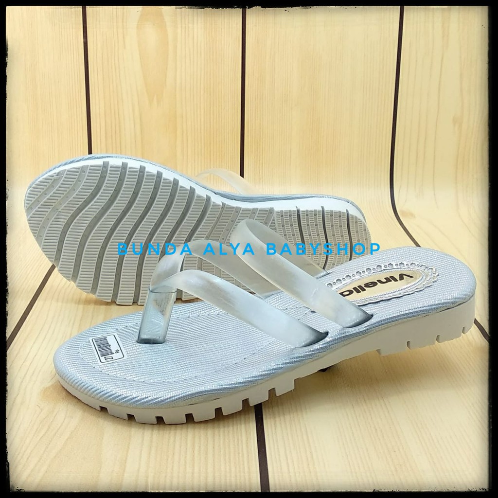 Sandal Anak Perempuan Jepit Usia 3 4 5 6 7 Tahun Size 26 - 35 PUTIH - Sendal Anak Cewek Casual Silver Alas Karet Anti Licin