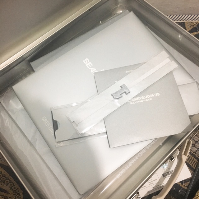 Wanna One share Season greetings 2019