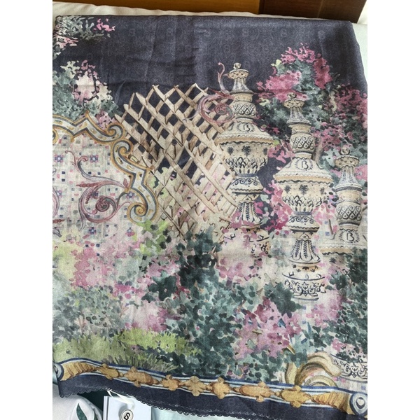 BUTTONSCARVES SEVILLA MARINA