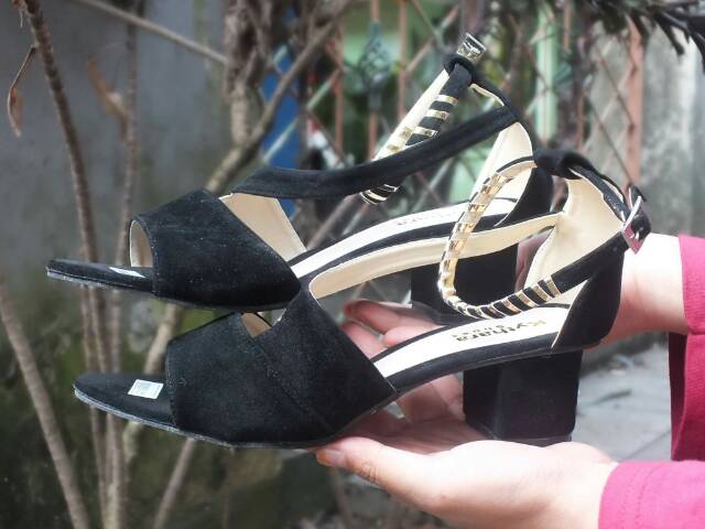 Heels Hak tahu YD40 HITAM