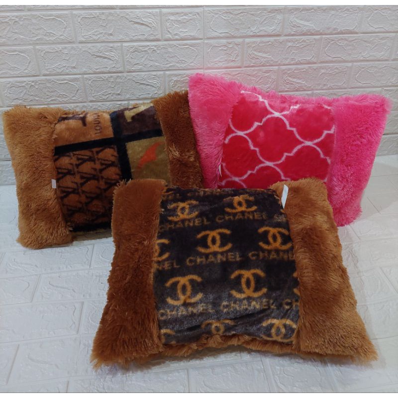 BANTAL TIDUR MOTIF KOTAK ( UKURAN 50 CM × 35 CM )