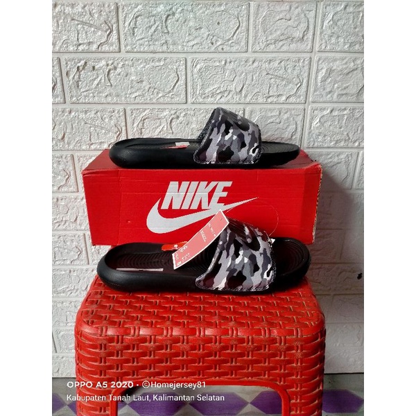 Nike victori one slide