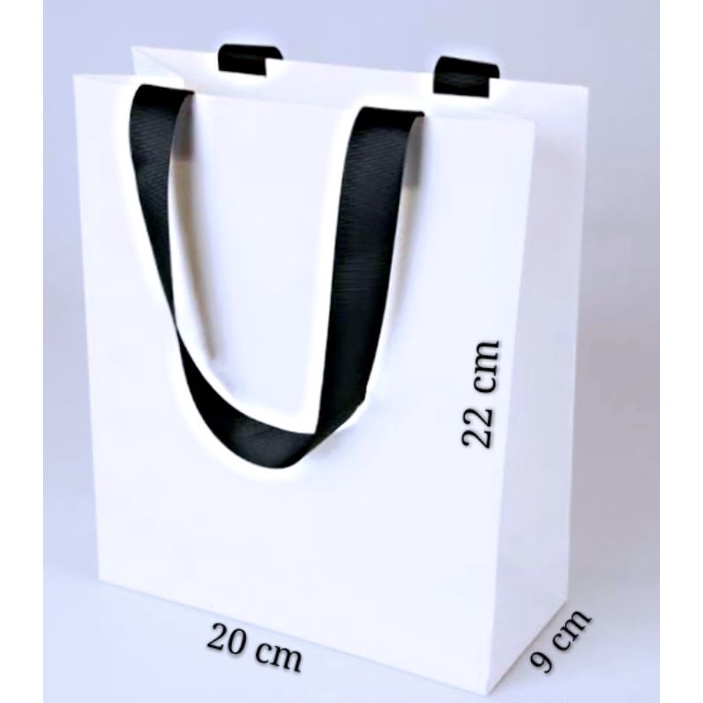 

SOFT WHITE DOFF PAPERBAG SUPER WHITE 20 X 9 X 22 cm.