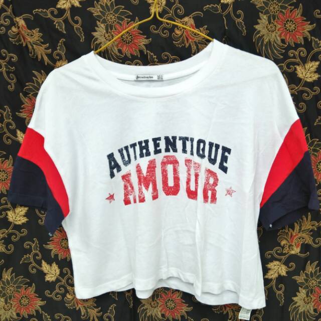 stradivarius crop T shirt