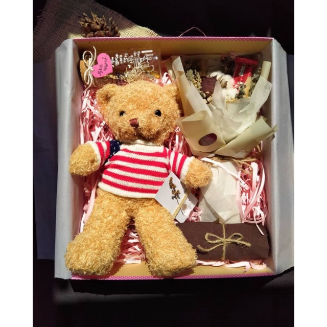 

Gift box / Birthday gift / Girlfriend birthday gift / Hadiah ulang tahun / Kado boneka
