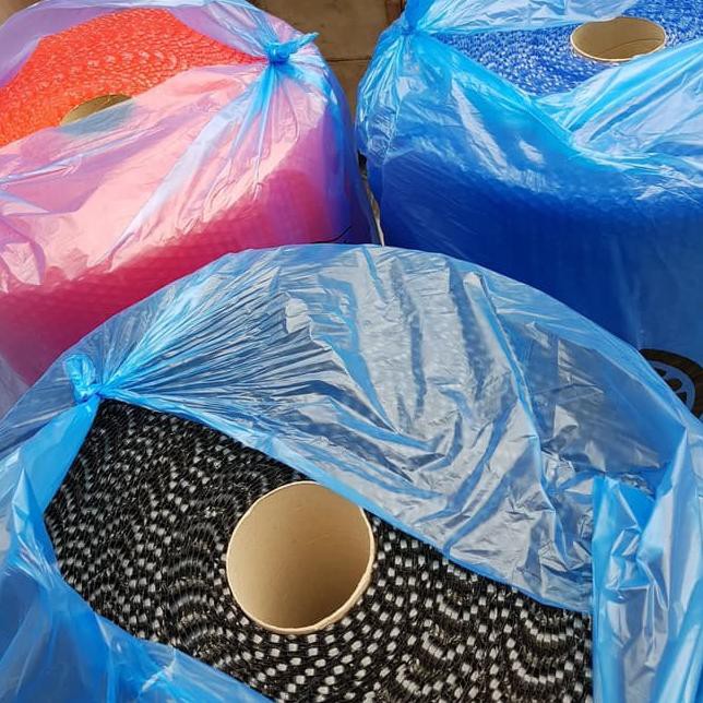 

Terlaris..!!483MQ Bubble wrap warna hitam merah biru uk.125x50m brand GMP
