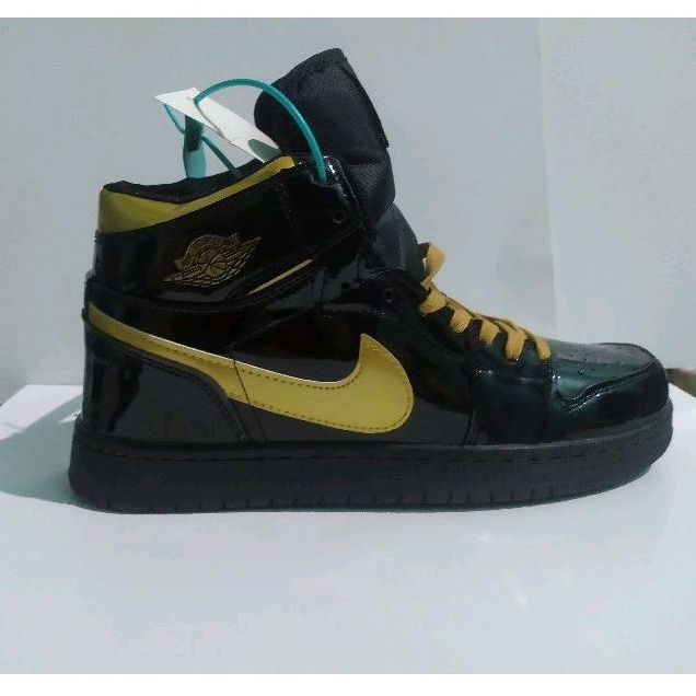 Sepatu Nike Air Jordan 1 High Black Metallic Gold Hitam Emas Import