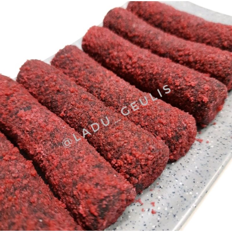 

Makanan, oleh-oleh , cemilan tradisional khas Garut Ladu ketan hitam Ladu Geulis toping Red Velvet isi 5