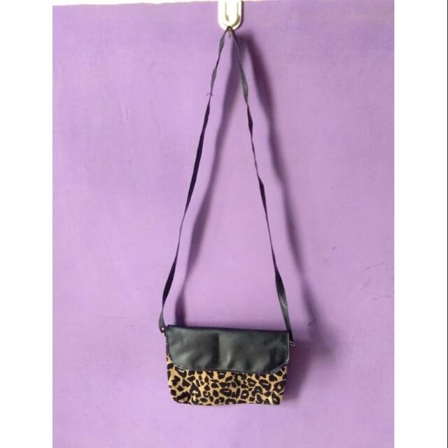 PRELOVED SLING BAG LEOPARD