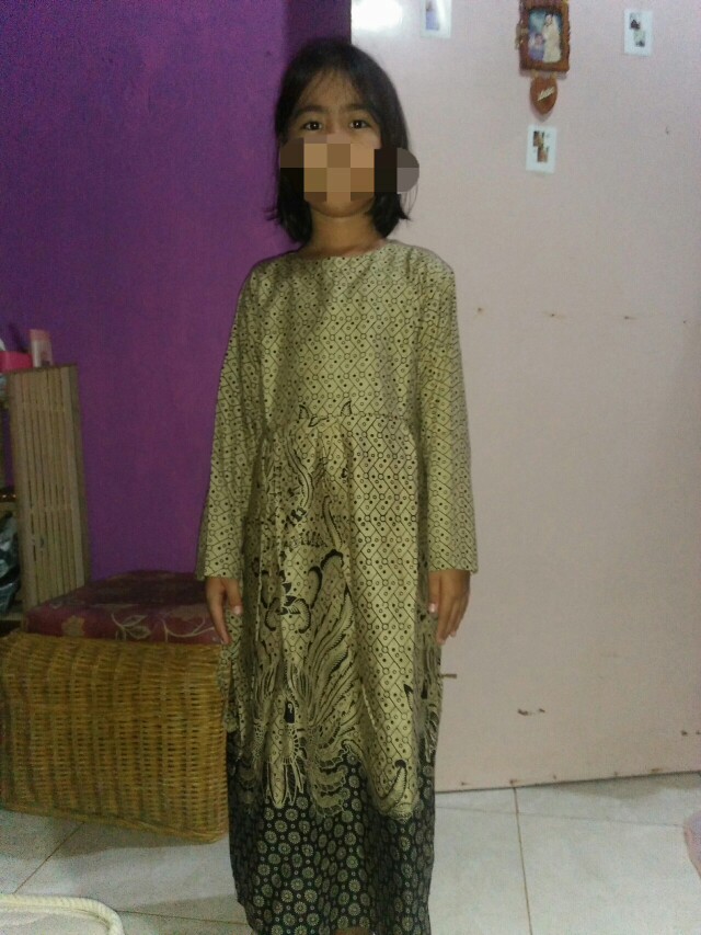 Batik Couple Keluarga ~ Sania Ruffle Ori Ndoro Jowi Dnt Motif Sogan Abu 001