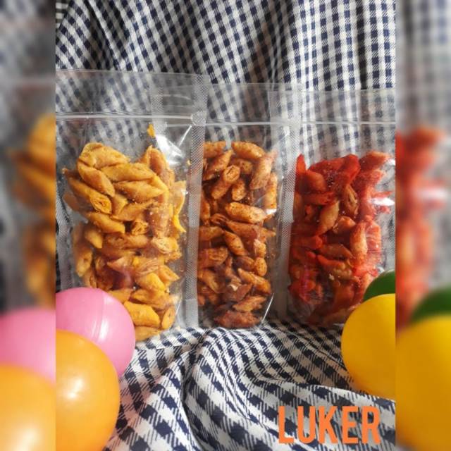 

Cemilan keripik lumpiya