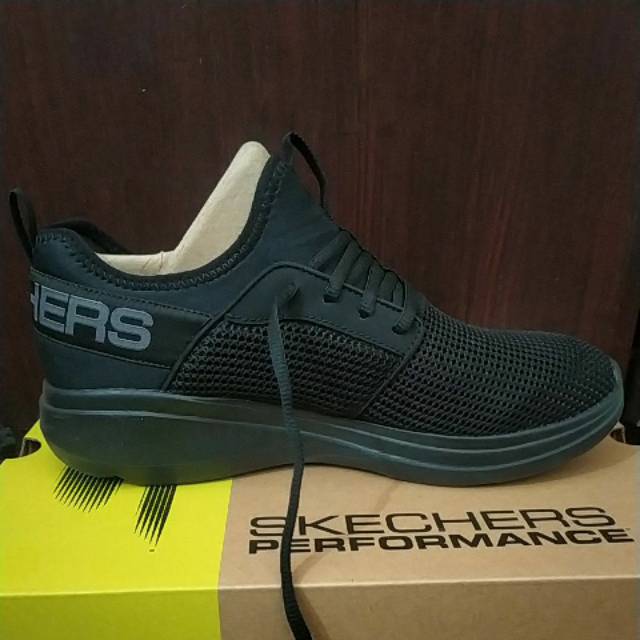 Sepatu skechers  original plus free kaos kaki skechers  