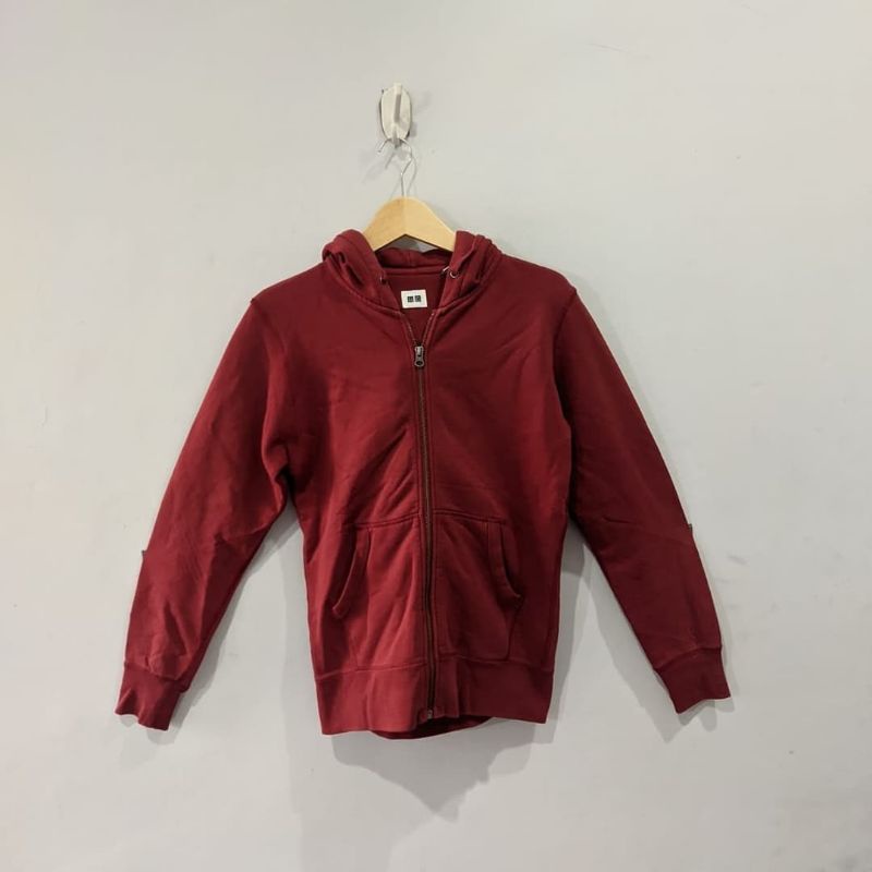 JAKET HOODIE UNIQLO MERAH