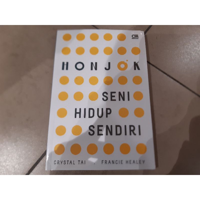 

Buku Honjok: Seni Hidup Sendiri - Crystal Tai & Francie Healey