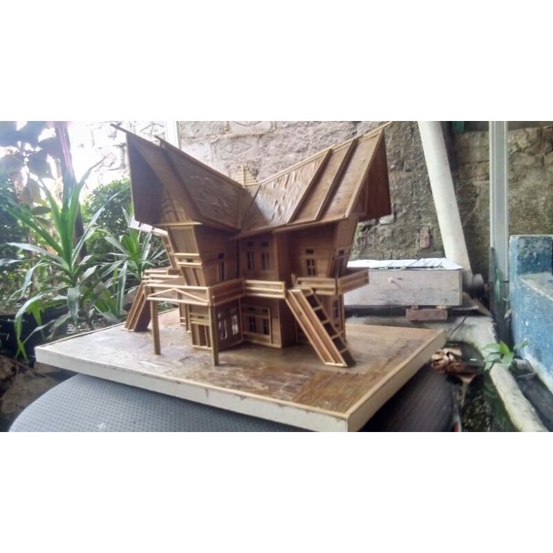 KERAJINAN MINIATUR RUMAH GADANG KHAS PADANG