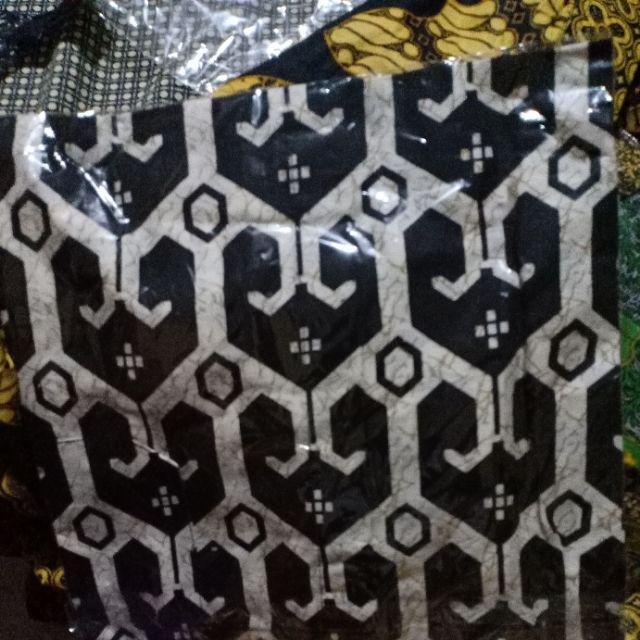 Kemeja Batik Pria Batik Danabrata Motif Wajik Hitam Kode 028 Lengan Panjang Reguler Size M L Xl