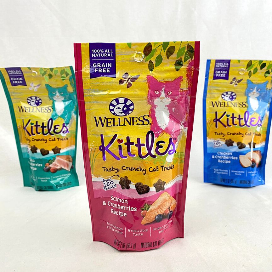 

WELLNESS Snack Kucing KITTLES Salmon And Cranberries 56.7g