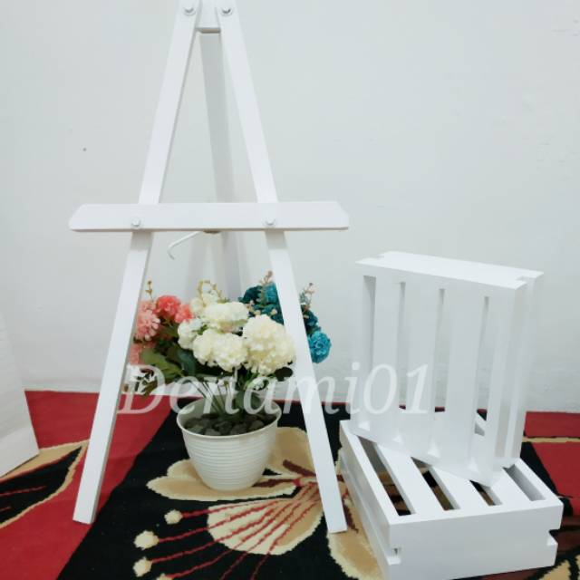 

DENAMI01 STANDING TRIPOT 75CM KAYU KAKI PENYANGGA PAPAN TULIS MENU KAPUR DEKORASI WEDDING PESTA WO
