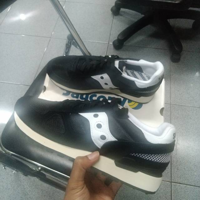 saucony shadow black silver