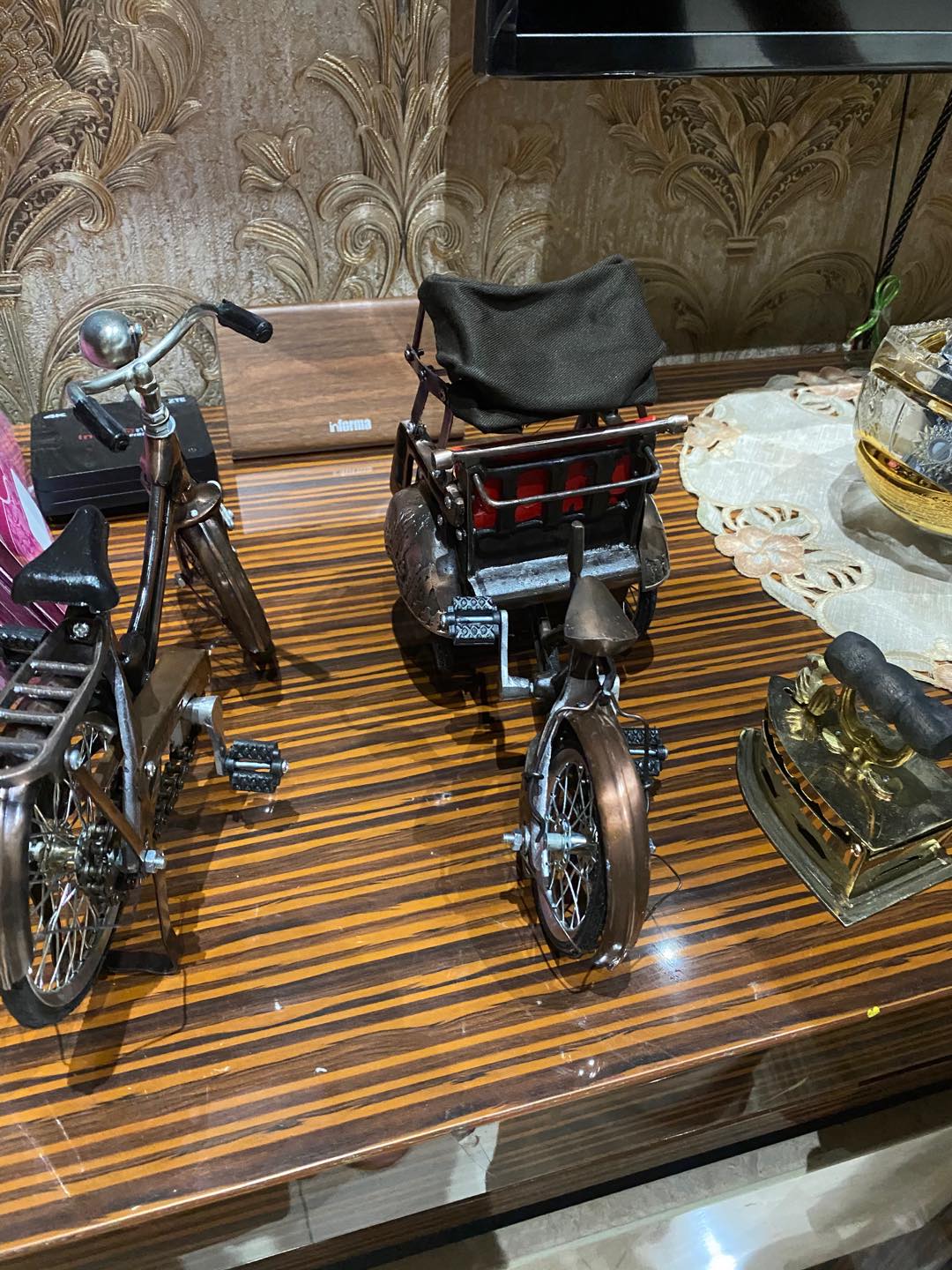 Miniatur Setrika Kuno Arang Kuningan - 10x9x0.5 Cm