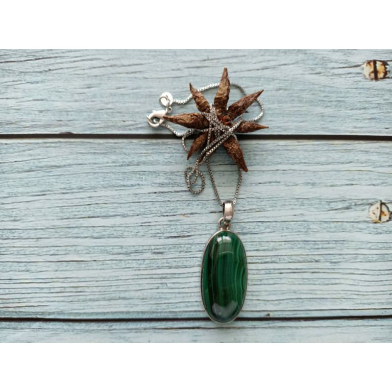 Liontin Malachite ( tidak termasuk kalung )