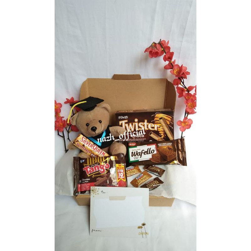 

SNACKBOX WISUDA/ HAMPERS SNACKBOX BONEKA/ KADO ULTAH/ KADO WISUDA/ PAKET COKLAT