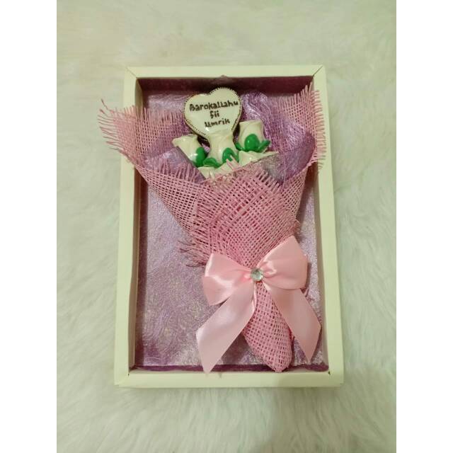 

Cokelat Bouqet bunga putih 10pcs+love 1