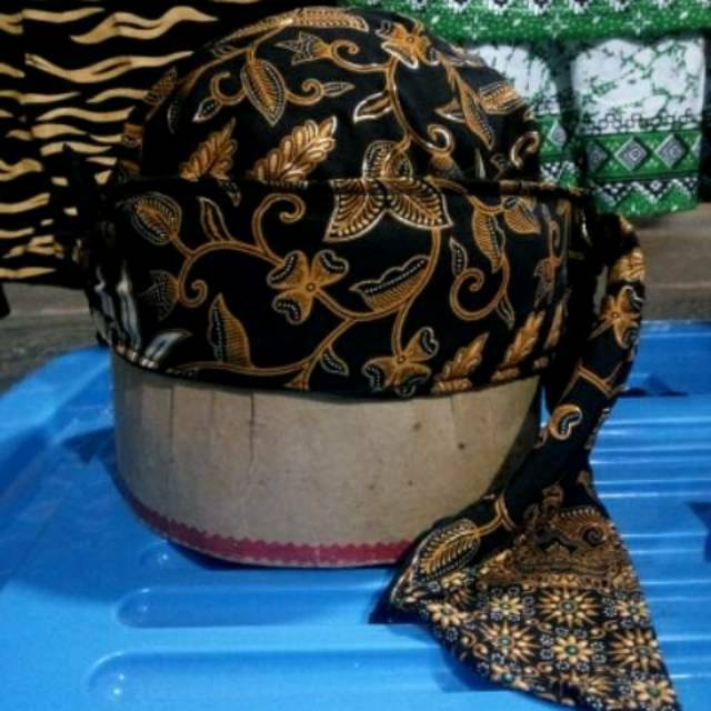 Peci blangkon batik lipat / iket sunda